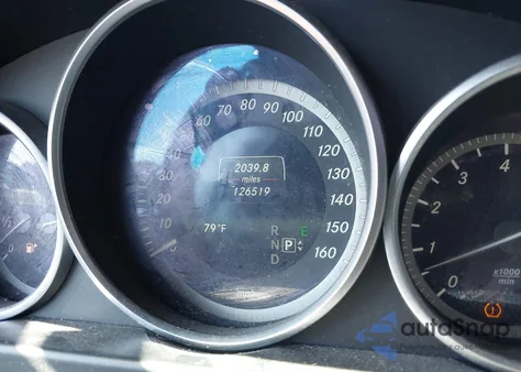 2015 Mercedes-Benz E 350 z USA, uszkodzony, nr VIN WDDHF5KBXFB132330